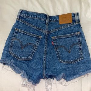 Levi’s rib cage shorts, size 26